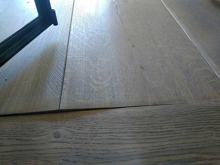 Der besondere Schadensfall: Verformung am verklebten Dielenboden
