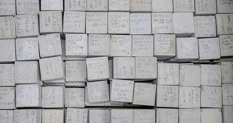  (C) &;copy Belibasakis