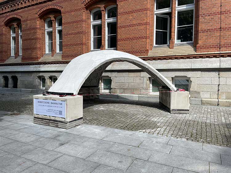 Der Hexastone Pavillon zeigt eine Betonschale, die ohne Bewehrung auskommt und aus jeweils unterschiedlichen hexagonalen 3-D-gedruckten Betonelementen besteht (Bild: TH Lübeck) 