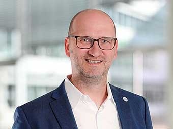 Das Bild zeigt ein Porträt von Frank Jansen, Geschäftsführer der VDI-Gesellschaft Bauen und Gebäudetechnik. 