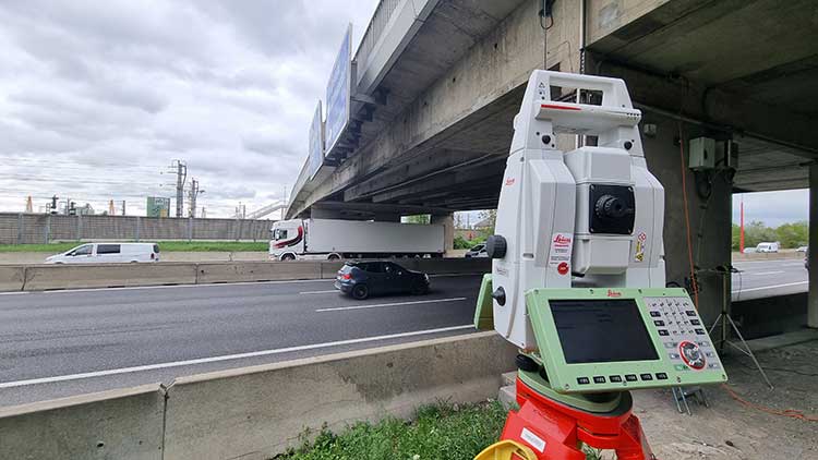 Das Bild zeigt das Monitoringsystem beim Einsatz an der Laxenburger Brücke in Wien. 