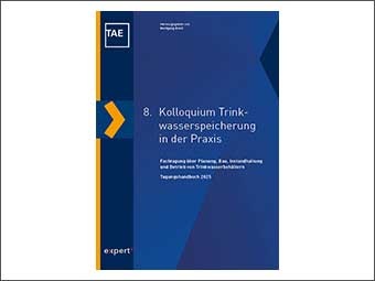 Tagungsbuch-Cover für das "8. Kolloquium Trinkwasserspeicherung in der Praxis". Enthält Titel, Untertitel "Fachtagung über Planung, Bau, Instandhaltung und Betrieb von Trinkwasserbehältern", sowie "Tagungshandbuch 2025". Links ein vertikales Band mit TAE-Logo, gelbem Pfeilelement und der Kennzeichnung "expert". Blauer Hintergrund mit diagonalen dunkleren Farbflächen. 