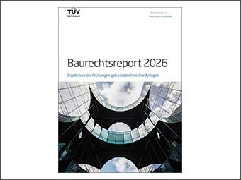 Textbild, Titelblatt eines Berichts: oben TÜV-Logo und Kontaktdaten, mittig großer Titel „Baurechtsreport 2026“ mit Unterzeile „Ergebnisse der Prüfungen gebäudetechnischer Anlagen“. Darunter symmetrische Architekturansicht eines Gebäudes mit vielen, teilweise runden Fenstern und kreisförmiger Glaskuppel. 